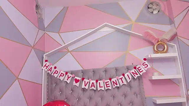 Snapshot of Isa_little4u chatting on 02-15-25, 02:26 Isa little4u online show from 02-15-25, 02:26