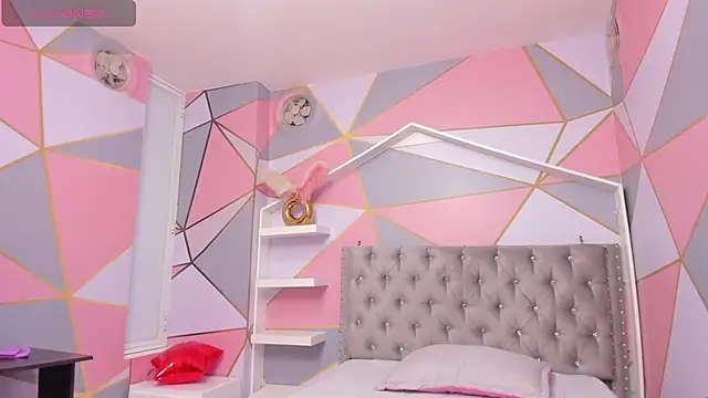 Snapshot of Isa_little4u chatting on 02-21-25, 01:44 Isa little4u online show from 02-21-25, 01:44