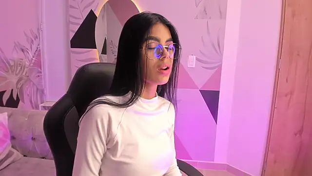 Snapshot of Isa_little4u chatting on 03-07-25, 10:45 Isa little4u online show from 03-07-25, 10:45