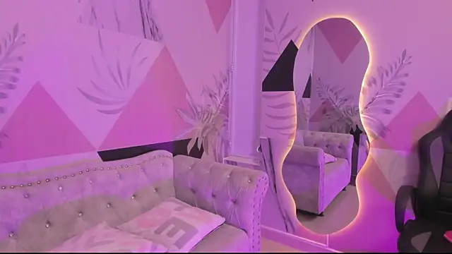 Snapshot of Isa_little4u chatting on 03-13-25, 10:47 Isa little4u online show from 03-13-25, 10:47