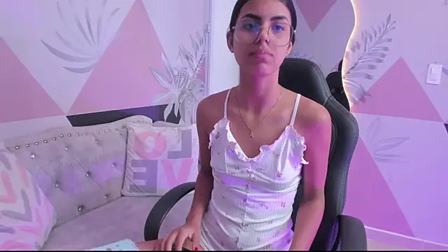 Snapshot of Isa_little4u chatting on 03-18-25, 04:59 Isa little4u online show from 03-18-25, 04:59