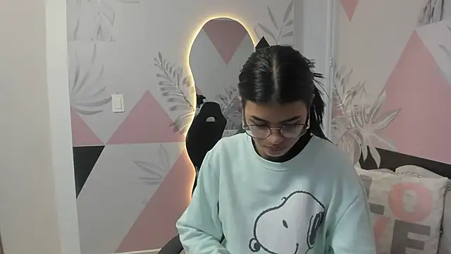 Snapshot of Isa_little4u chatting on 03-20-25, 10:32 Isa little4u online show from 03-20-25, 10:32