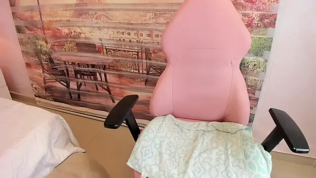 Snapshot of Isa_little4u chatting on 10-07-25, 10:34 Isa little4u online show from 10-07-25, 10:34