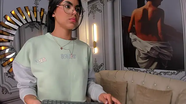 Snapshot of Isa_little4u chatting on 10-22-25, 04:24 Isa little4u online show from 10-22-25, 04:24