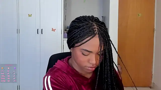 Snapshot of Marce_22 chatting on 09-18-25, 09:50 Marce 22 online show from 09-18-25, 09:50