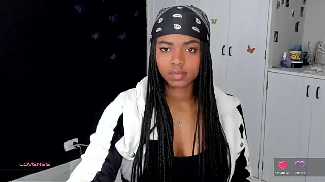 Snapshot of Marce_22 chatting on 10-05-25, 09:56 Marce 22 online show from 10-05-25, 09:56