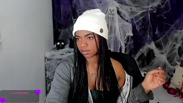 Snapshot of Marce_22 chatting on 10-12-25, 10:42 Marce 22 online show from 10-12-25, 10:42