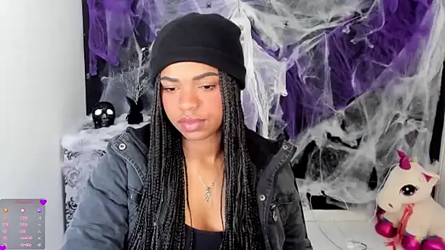 Snapshot of Marce_22 chatting on 10-15-25, 04:40 Marce 22 online show from 10-15-25, 04:40