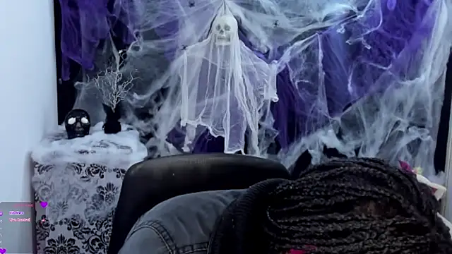 Snapshot of Marce_22 chatting on 10-16-25, 04:46 Marce 22 online show from 10-16-25, 04:46