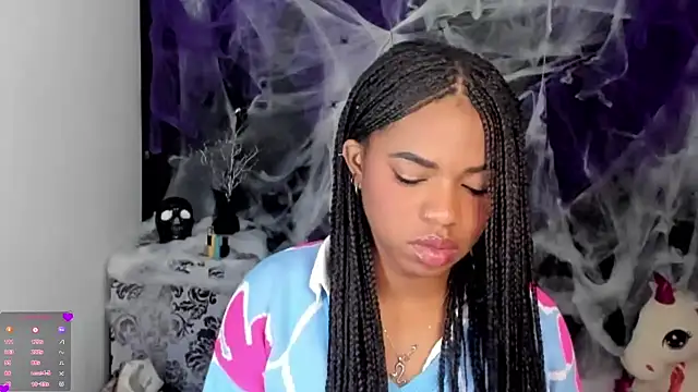 Snapshot of Marce_22 chatting on 10-19-25, 10:21 Marce 22 online show from 10-19-25, 10:21