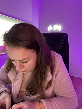 Snapshot of Fancy-Francy chatting on 02-20-25, 07:12 Fancy-Francy online show from 02-20-25, 07:12