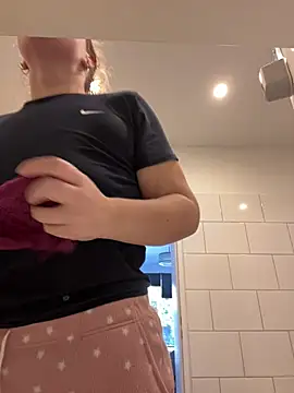 Snapshot of Fancy-Francy chatting on 03-06-25, 10:30 Fancy-Francy online show from 03-06-25, 10:30