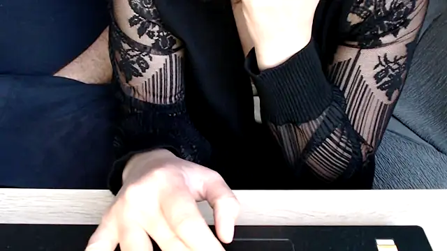 margotgra82 online show from 11-11-25, 03:34