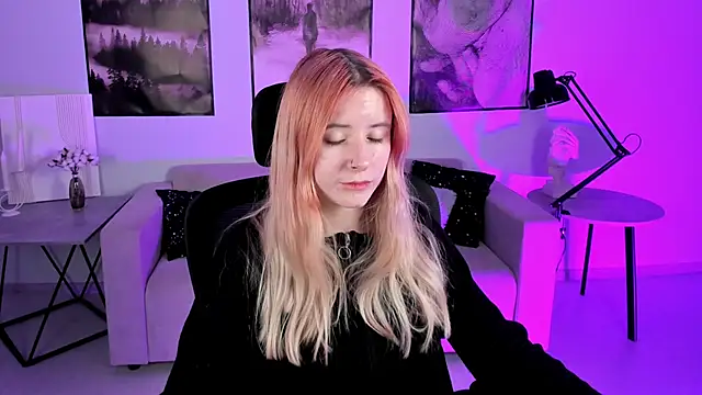 Snapshot of LexiWenford chatting on 12-09-24, 09:28 LexiWenford online show from 12-09-24, 09:28