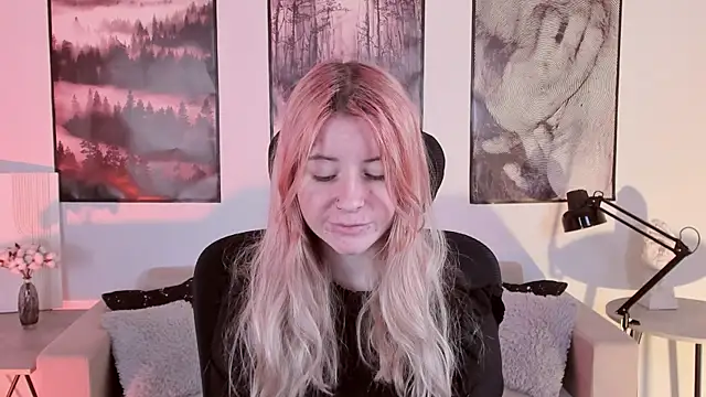 Snapshot of LexiWenford chatting on 12-11-24, 03:35 LexiWenford online show from 12-11-24, 03:35