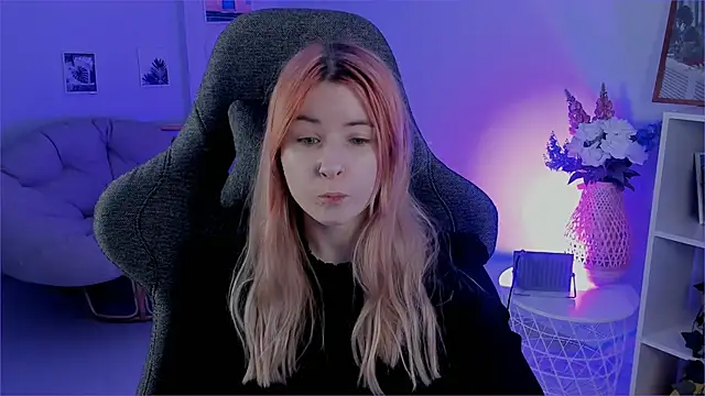 Snapshot of LexiWenford chatting on 12-12-24, 05:52 LexiWenford online show from 12-12-24, 05:52