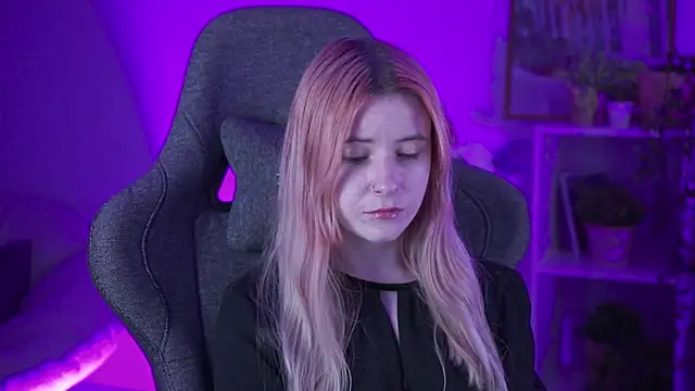 Snapshot of LexiWenford chatting on 12-13-24, 06:21 LexiWenford online show from 12-13-24, 06:21