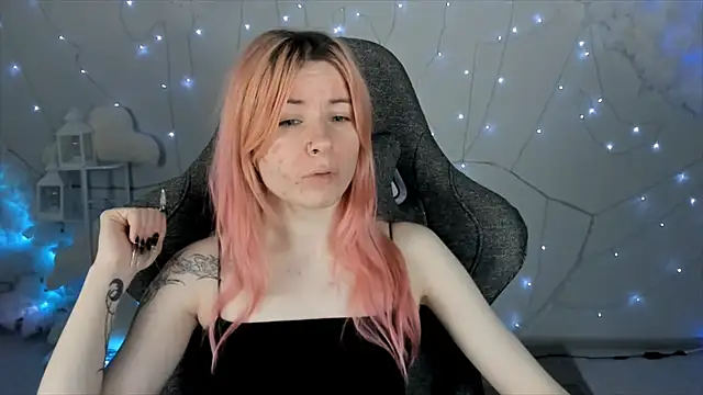 Snapshot of LexiWenford chatting on 01-20-25, 02:43 LexiWenford online show from 01-20-25, 02:43