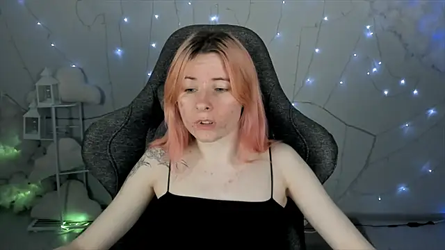 Snapshot of LexiWenford chatting on 01-20-25, 06:10 LexiWenford online show from 01-20-25, 06:10