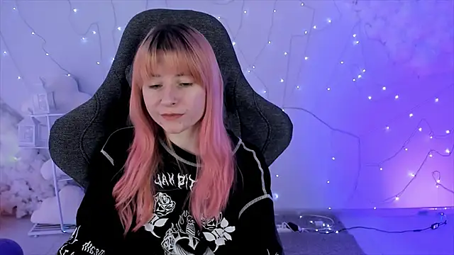 Snapshot of LexiWenford chatting on 02-07-25, 05:52 LexiWenford online show from 02-07-25, 05:52