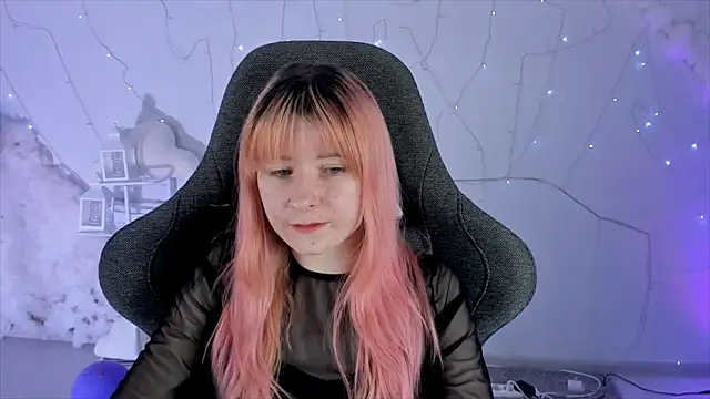 Snapshot of LexiWenford chatting on 02-10-25, 09:14 LexiWenford online show from 02-10-25, 09:14