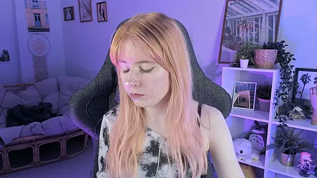 Snapshot of LexiWenford chatting on 03-04-25, 08:46 LexiWenford online show from 03-04-25, 08:46