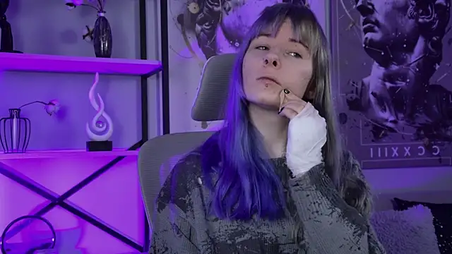 LexiWenford online show from 04-30-26, 03:02