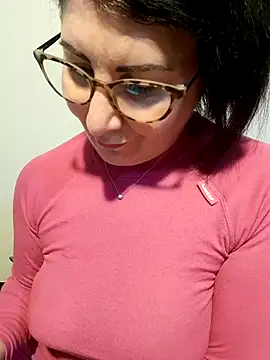 Snapshot of Viola8p chatting on 12-14-25, 03:28 Viola8p online show from 12-14-25, 03:28