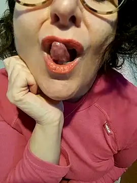 Snapshot of Viola8p chatting on 12-16-25, 02:00 Viola8p online show from 12-16-25, 02:00