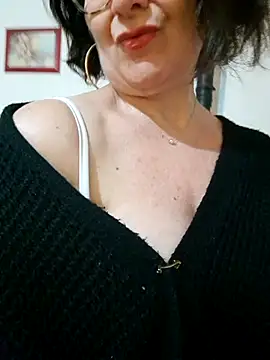 Snapshot of Viola8p chatting on 01-11-26, 04:12 Viola8p online show from 01-11-26, 04:12