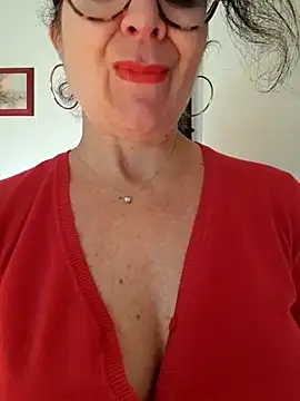 Snapshot of Viola8p chatting on 01-14-26, 12:44 Viola8p online show from 01-14-26, 12:44