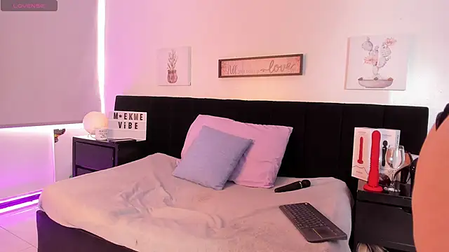 Snapshot of Natasha_Kinski chatting on 02-03-25, 08:35 Natasha Kinski online show from 02-03-25, 08:35