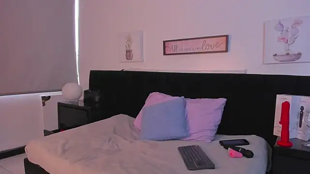 Snapshot of Natasha_Kinski chatting on 03-05-25, 07:49 Natasha Kinski online show from 03-05-25, 07:49