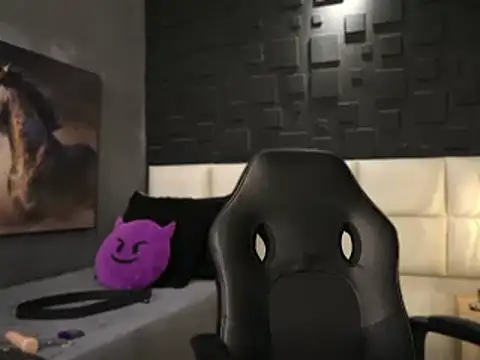 Snapshot of DannSaenz chatting on 02-18-25, 05:31 DannSaenz online show from 02-18-25, 05:31