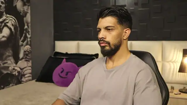 Snapshot of DannSaenz chatting on 02-25-25, 02:33 DannSaenz online show from 02-25-25, 02:33