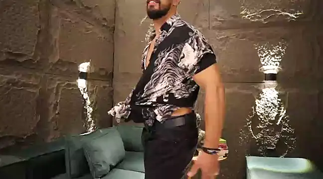 Snapshot of DannSaenz chatting on 03-04-25, 02:10 DannSaenz online show from 03-04-25, 02:10