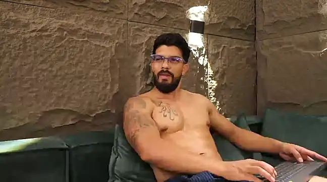 Snapshot of DannSaenz chatting on 03-05-25, 05:50 DannSaenz online show from 03-05-25, 05:50