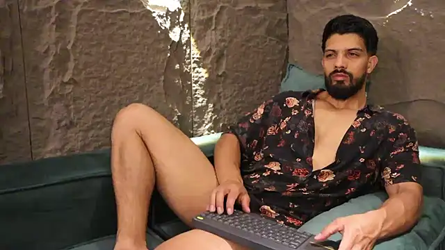 Snapshot of DannSaenz chatting on 03-06-25, 02:08 DannSaenz online show from 03-06-25, 02:08