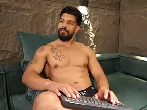 Snapshot of DannSaenz chatting on 03-13-25, 04:12 DannSaenz online show from 03-13-25, 04:12