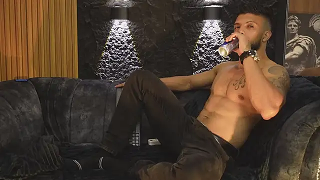 Snapshot of DannSaenz chatting on 10-26-25, 04:02 DannSaenz online show from 10-26-25, 04:02