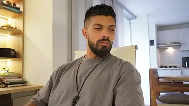 Snapshot of DannSaenz chatting on 11-10-25, 09:14 DannSaenz online show from 11-10-25, 09:14