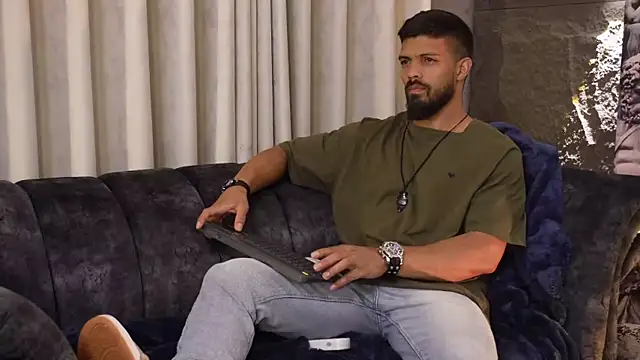 Snapshot of DannSaenz chatting on 11-15-25, 05:20 DannSaenz online show from 11-15-25, 05:20