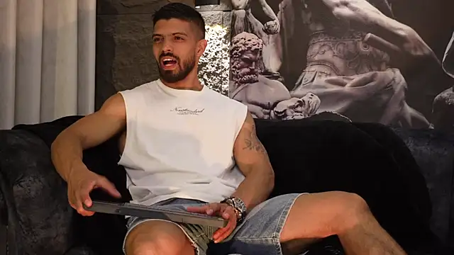 Snapshot of DannSaenz chatting on 11-25-25, 02:28 DannSaenz online show from 11-25-25, 02:28