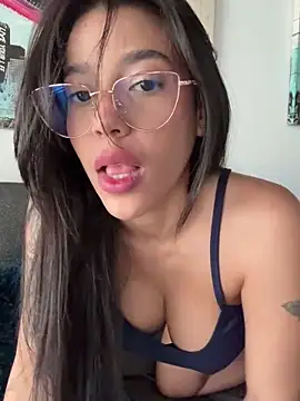 Snapshot of DanielaSaenz0 chatting on 01-05-25, 07:28 DanielaSaenz0 online show from 01-05-25, 07:28