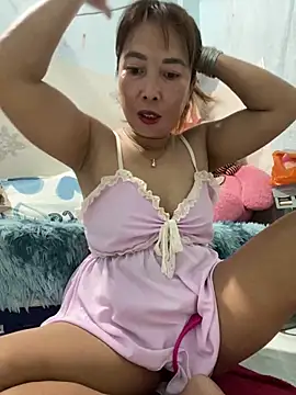 Snapshot of Linaannn chatting on 03-11-25, 11:37 Linaannn online show from 03-11-25, 11:37