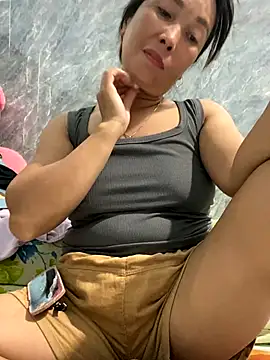 Snapshot of Linaannn chatting on 11-11-25, 12:38 Linaannn online show from 11-11-25, 12:38