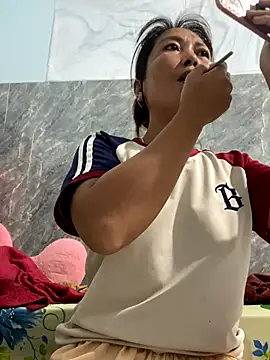 Snapshot of Linaannn chatting on 11-12-25, 11:14 Linaannn online show from 11-12-25, 11:14