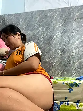 Snapshot of Linaannn chatting on 11-18-25, 11:37 Linaannn online show from 11-18-25, 11:37