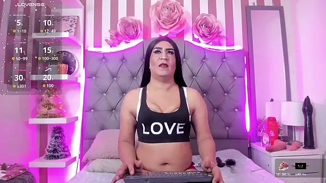 Snapshot of Natasha_Hart chatting on 01-18-25, 04:37 Natasha Hart online show from 01-18-25, 04:37