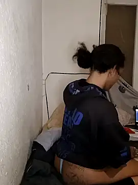 Snapshot of Laanegraofficial_ chatting on 12-29-24, 06:49 Laanegraofficial online show from 12-29-24, 06:49